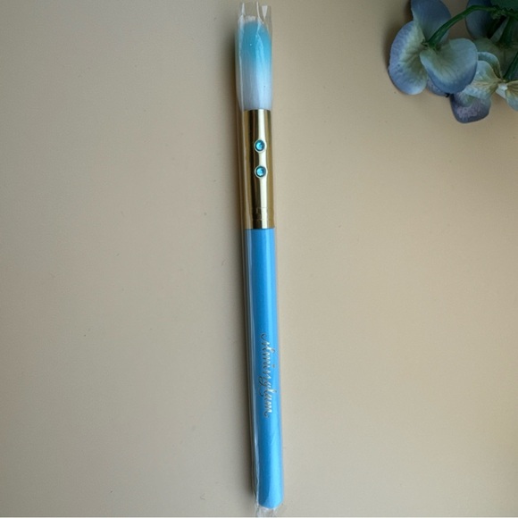 Make Up Bundle Eyeshadow Lip Treatment Brushes
Set of 6 - Picture 6 of 14